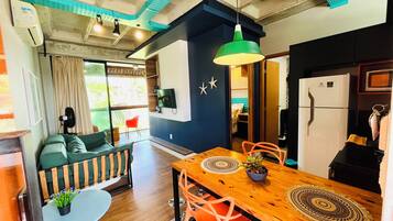 Comfort Apartment, Pool View | Living area