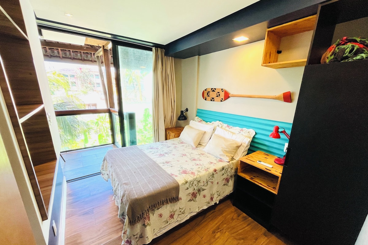 Appartement Confort, vue sur la piscine | Rideaux d’obscurcissement, fer et planche à repasser