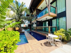 2 kolam renang terbuka