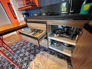 Apartament Comfort, vistes a la piscina | Cuina privada | Bullidora elèctrica