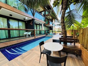 2 outdoor pools