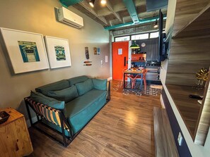 Comfort Apartment, Pool View | Living area