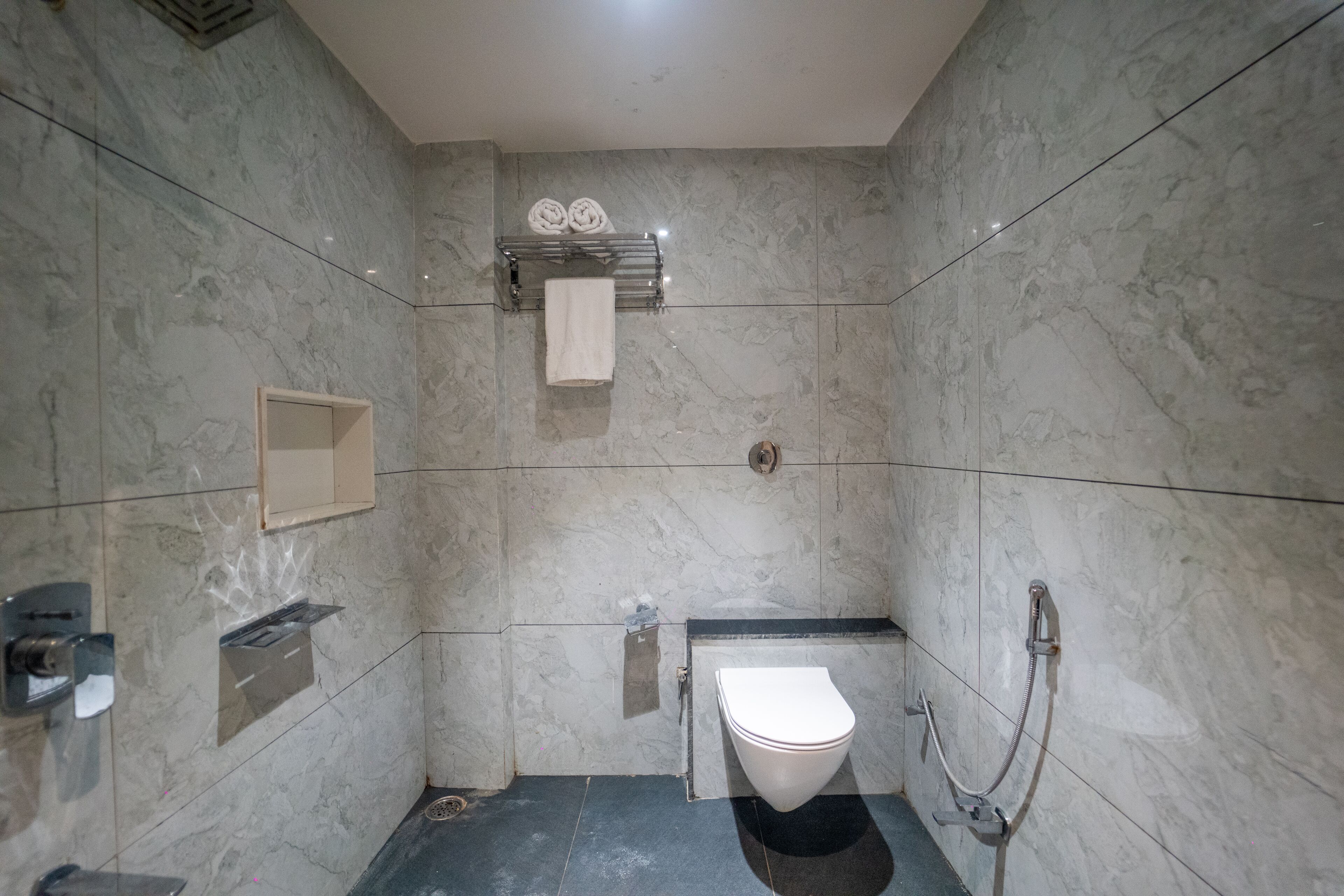 Habitació Deluxe | Bany | Dutxa, sabó, xampú i paper higiènic 