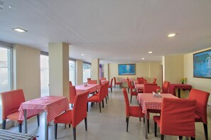 House | Dining
