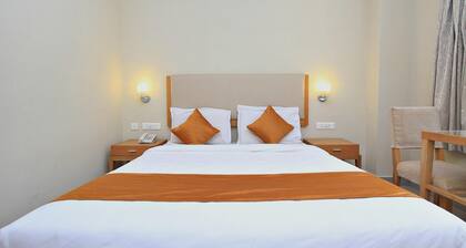 Super Townhouse Hills Palace