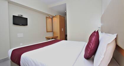 Super Townhouse Hills Palace