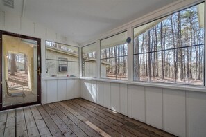 Interior - 02038 - 38 Segovia Drive (Hot Springs)