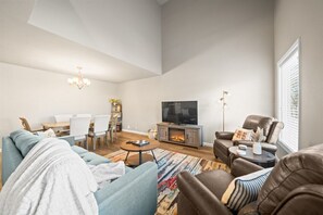 TV - 06109 - 9 Vaqueria Lane (Hot Springs)