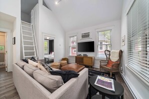 2 室のベッドルーム、旅行用ベビーベッド、WiFi、ベッドシーツ