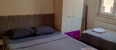 Standard-Apartment, Stadtblick | Schreibtisch, Verdunkelungsvorhänge, Bügeleisen/Bügelbrett