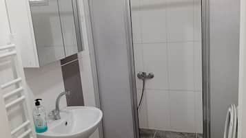 Apartment, Balkon, Stadtblick | Badezimmer