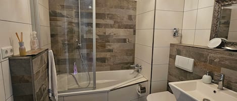 Apartment, Balcony, Garden View | Bathroom
