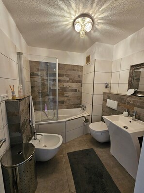 Apartment, Balcony, Garden View | Bathroom