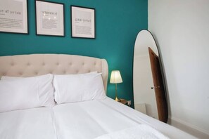 1 dormitorio, tabla de planchar con plancha, cuna de viaje y Internet