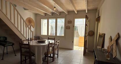 Coastal Comfort - Large Home Near Sea