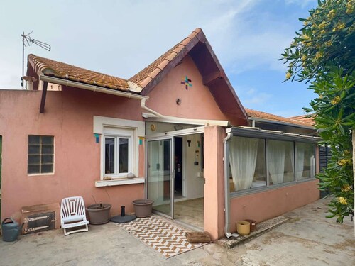 Coastal Comfort - Large Home Near Sea