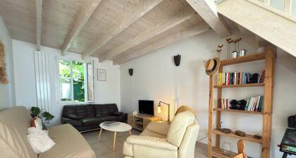 Coastal Comfort - Large Home Near Sea