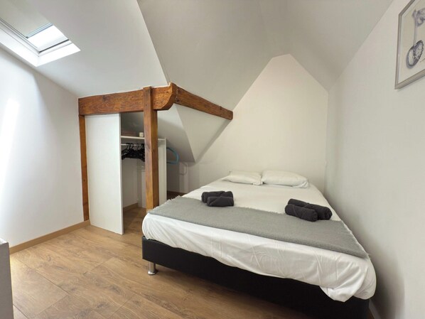 Apartment | 4 bedrooms, iron/ironing board, bed sheets
