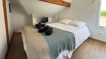 Apartment | 4 bedrooms, iron/ironing board, bed sheets