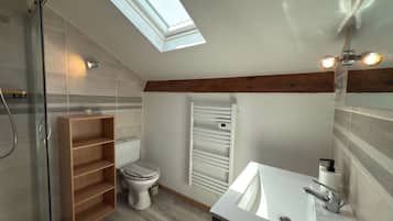 Apartment | Bathroom | Hair dryer, towels