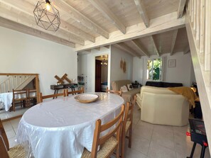Apartment | Dining - Coastal Comfort - Large Home Near Sea (Valras-Plage)