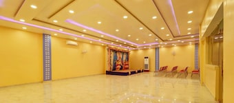 Super Townhouse OAK The Dev Regency