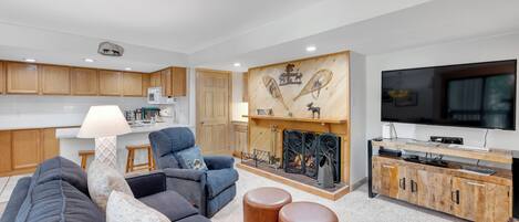 TV, fireplace