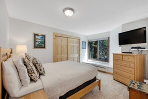2 bedrooms, desk, internet, bed sheets - Mountain Comfort in the Heart of Keystone! (Keystone)