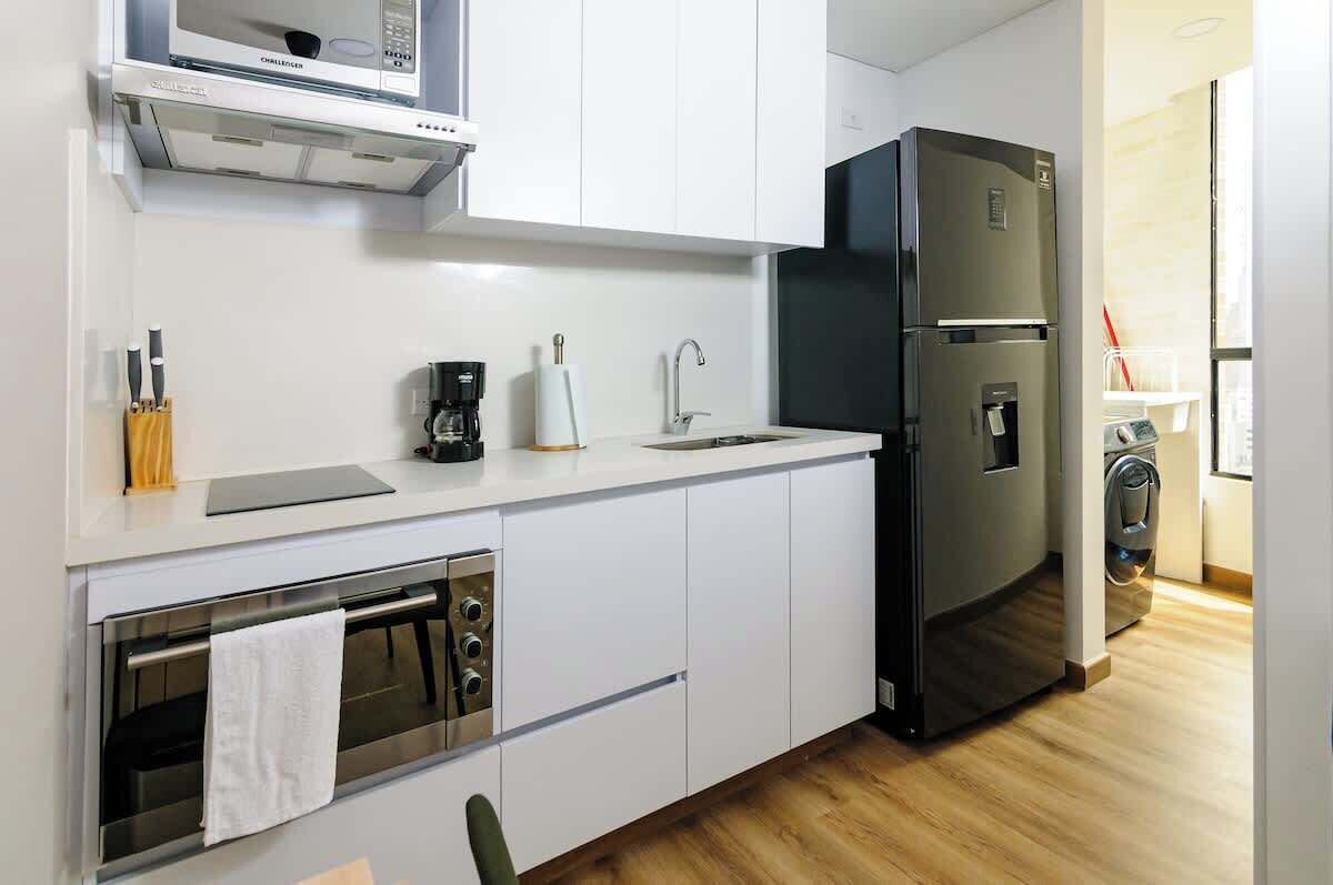 Réfrigérateur, micro-ondes, four, cafetière/bouilloire