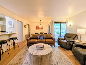 Smart TV, fireplace