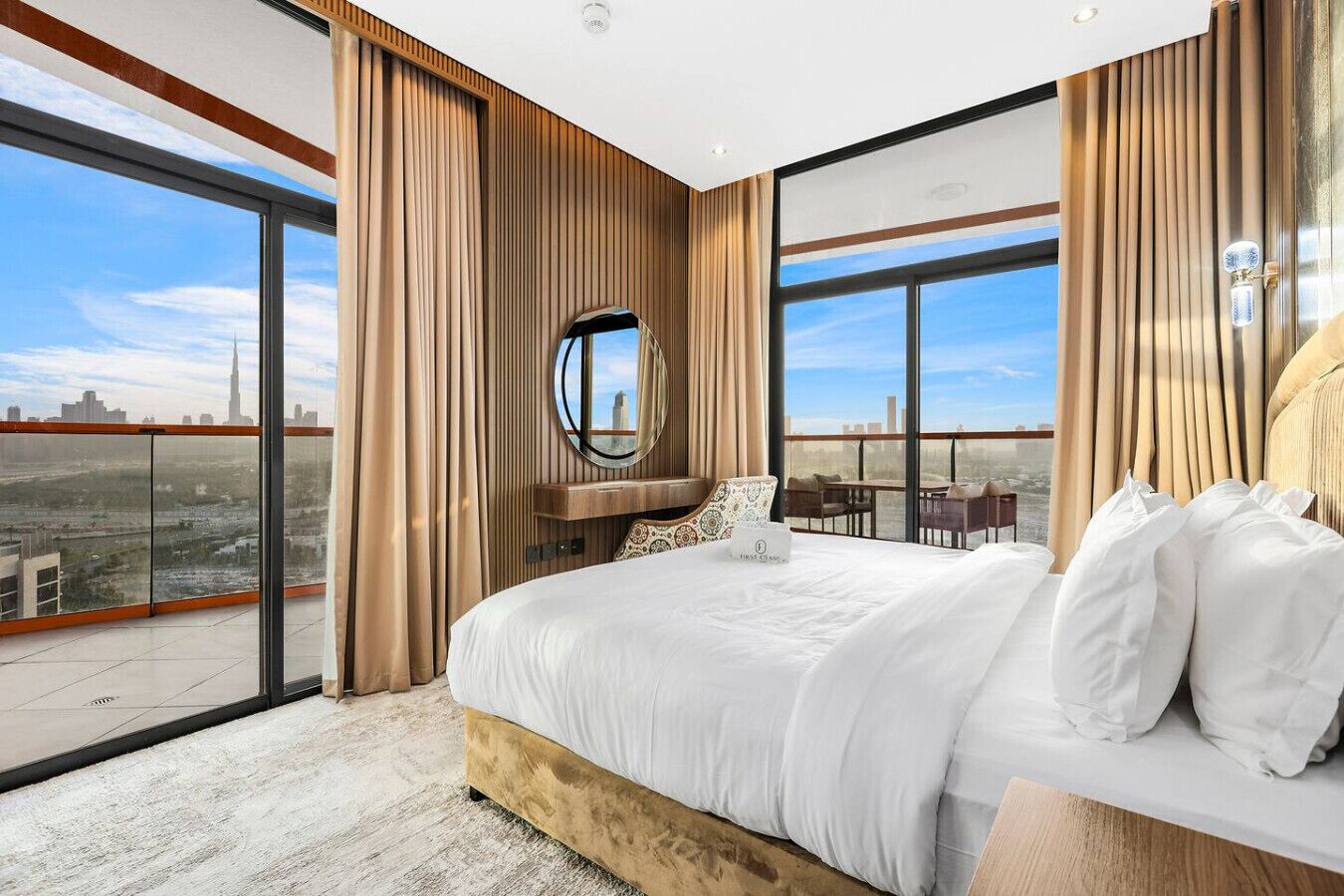 3 عدّة غرف نوم ومكواة/لوح كي وواي فاي وملاءات أسرّة