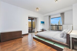 4 bedrooms, desk, iron/ironing board, WiFi