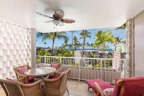 Outdoor dining - Alii Villas#322 Stunning & Special Top Floor Condo with Ocean Views (KAILUA KONA)