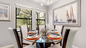 Villa, 4 Bedrooms | Dining