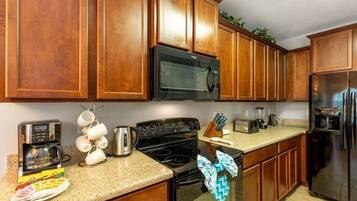 Villa, 4 Bedrooms | Private kitchen | Fridge, oven, coffee/tea maker, toaster