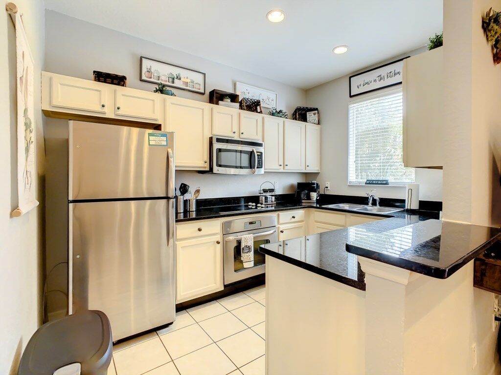 Private kitchen | Fridge, oven, coffee/tea maker, toaster