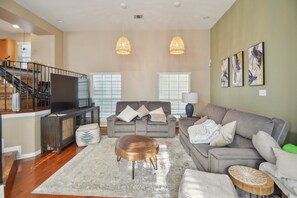 Maison mitoyenne, 3 chambres | Coin séjour | TV connectée, services de streaming