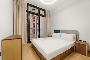 1 dormitorio, tabla de planchar con plancha, wifi y ropa de cama