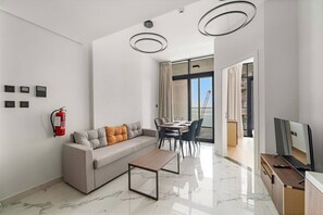 TV - FIRST CLASS | 1BR |  Waterfront Bliss (Al Maryah Island)