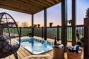 キャビン 4 ベッドルーム | 屋外スパ浴槽