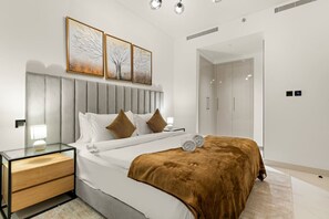 Iron/ironing board, WiFi, bed sheets - FIRST CLASS | 3BR | Luxury Meets Tranquility (Sobha Hartland)