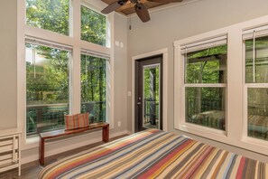 1 bedroom, bed sheets