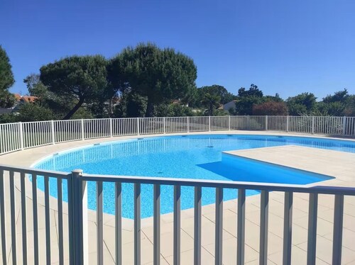 Maison dans résidence avec piscine