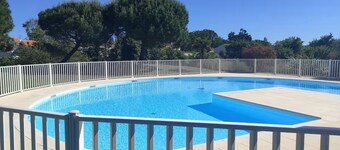 House in residence with swimming pool