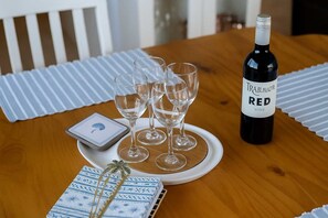 Food and drink - Townsville 2BR Apartment Near The Strand with Pool & Castle Hill Views (North Ward)