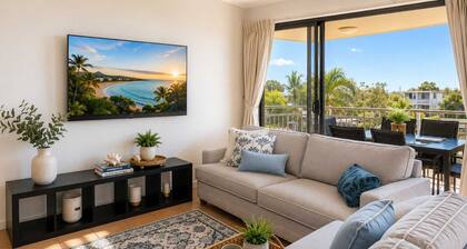 Townsville 2BR Apartment Near The Strand with Pool & Castle Hill Views