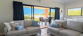 Steps from The Strand 2BR & 2BA Riveria Retreat, Pool & Castle Hill Views