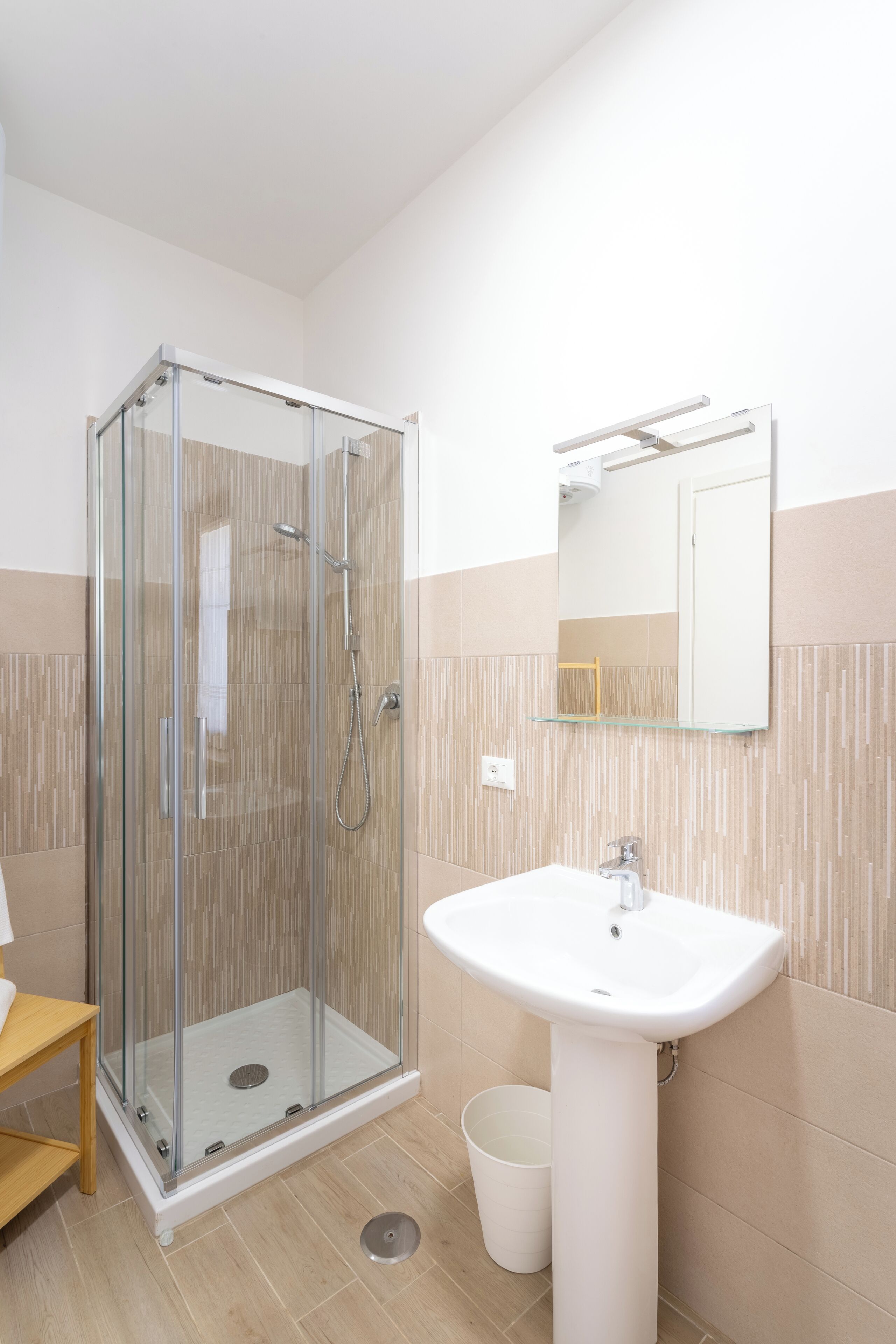 Dusche, Haartrockner, Bidet, Handtücher