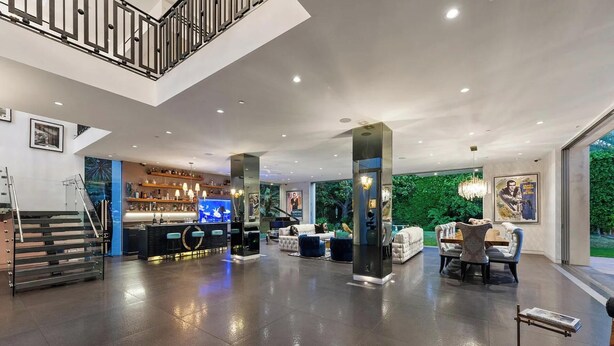 A spacious lobby with a reception desk, seating area, and a staircase. - Alta Royale - Exquisite Designer Retreat Near Soho House & Rodeo Drive (West Hollywood)