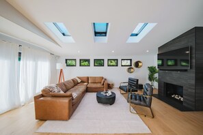 Smart TV, fireplace, offices